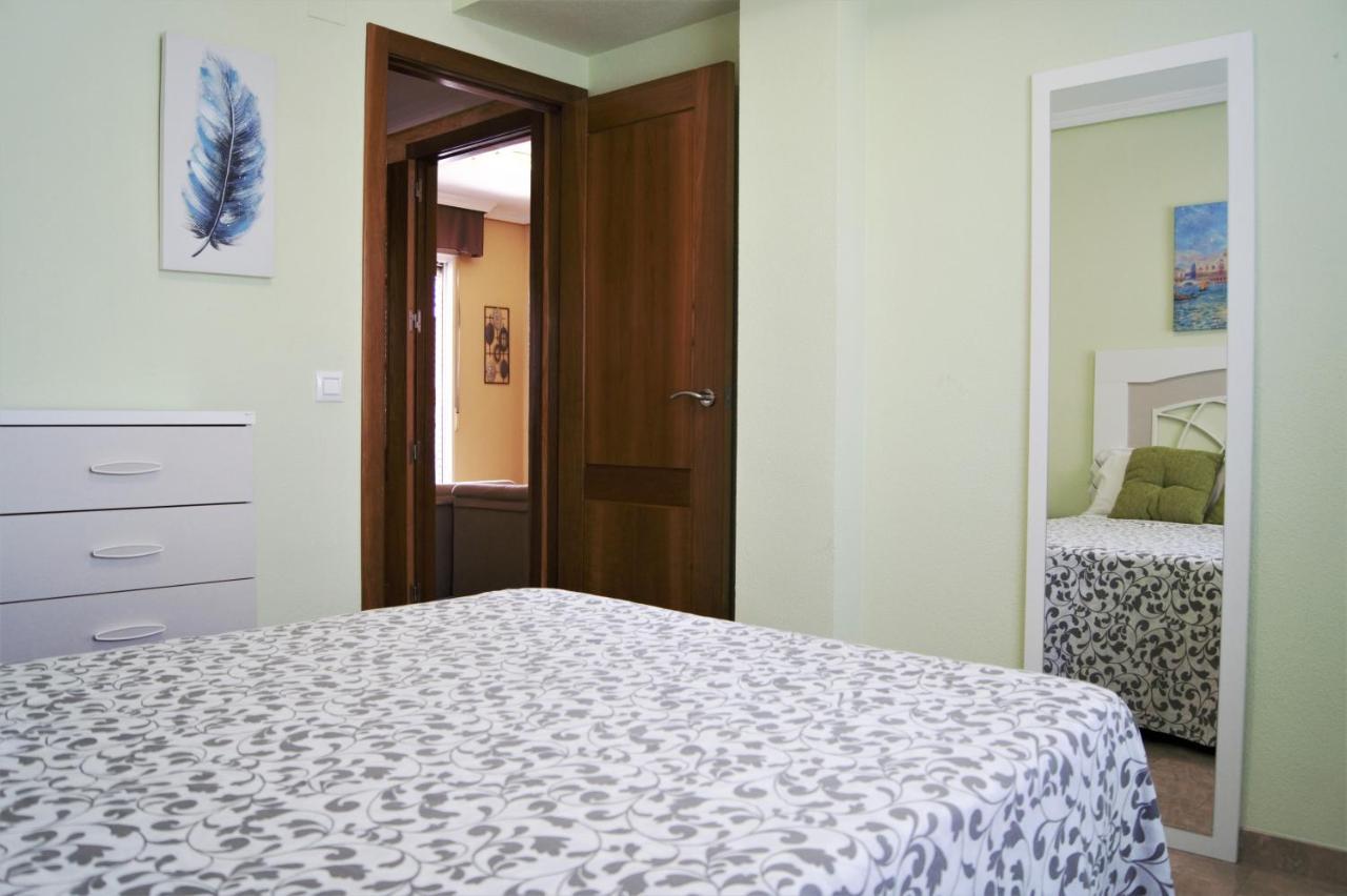 Amplio Piso 8 Mts Mezquita - Wifi - A/C - Parking Cordoba Exterior photo